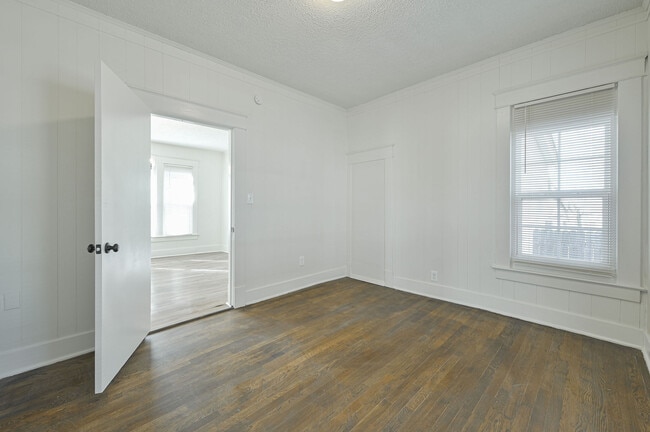 Building Photo - 607 N Evans Ave