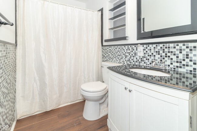 Building Photo - 1701 Nelson Ave