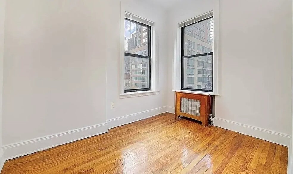 Building Photo - 301 E 53rd St