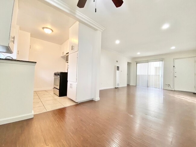 Interior Photo - Lexington