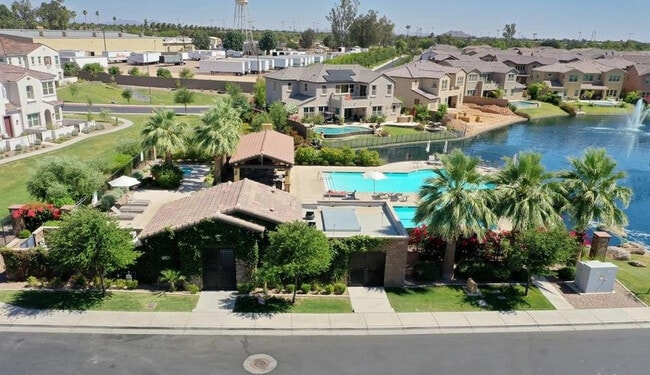 Building Photo - 948 W Yosemite Dr