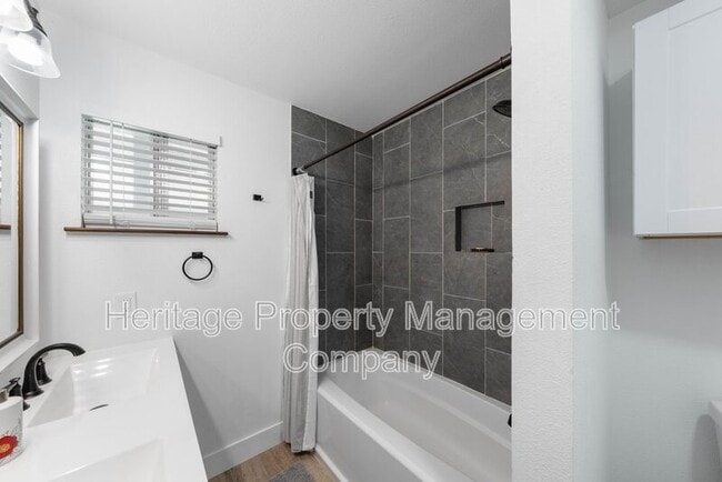 Building Photo - 784 Hill Top Dr