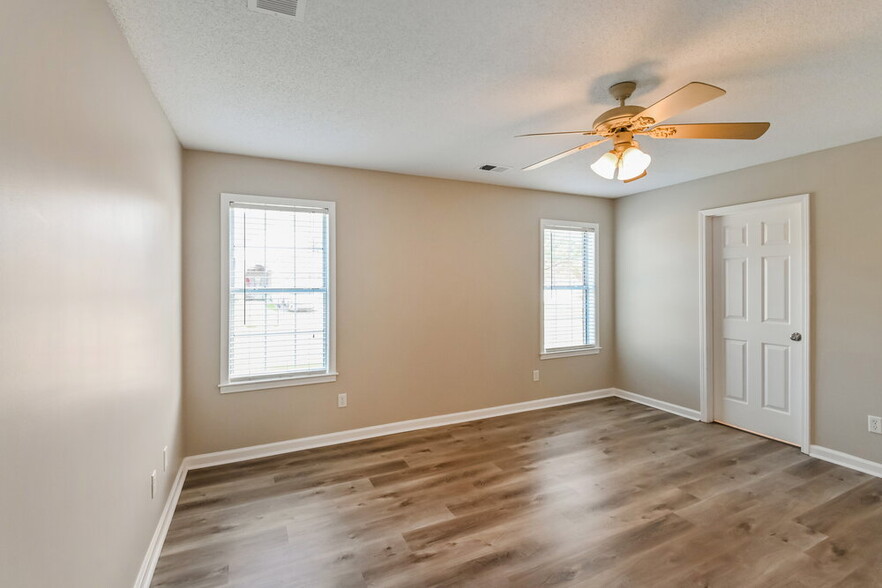 Building Photo - 3123 Quartz Dr