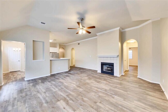 Building Photo - 2204 Grove Dr