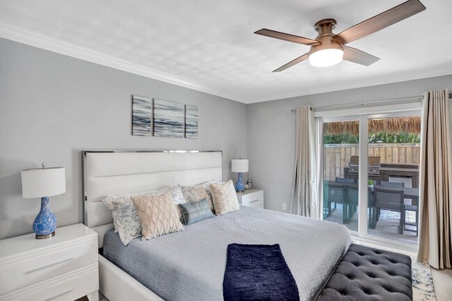 Building Photo - 470 SE 4th Ct