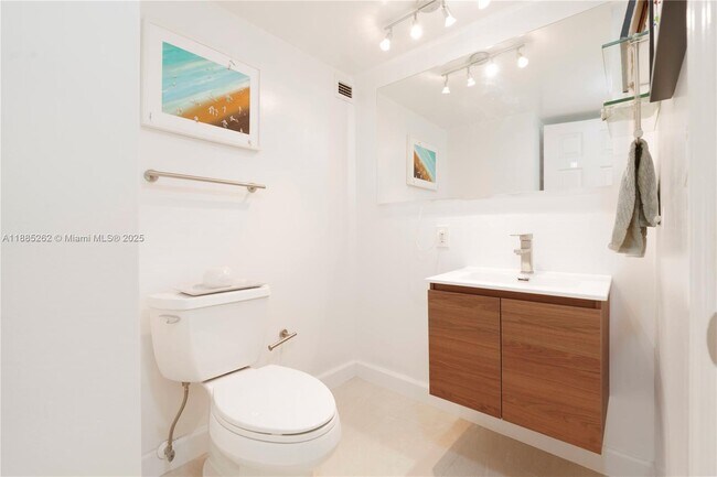 Building Photo - 6770 Indian Creek Dr