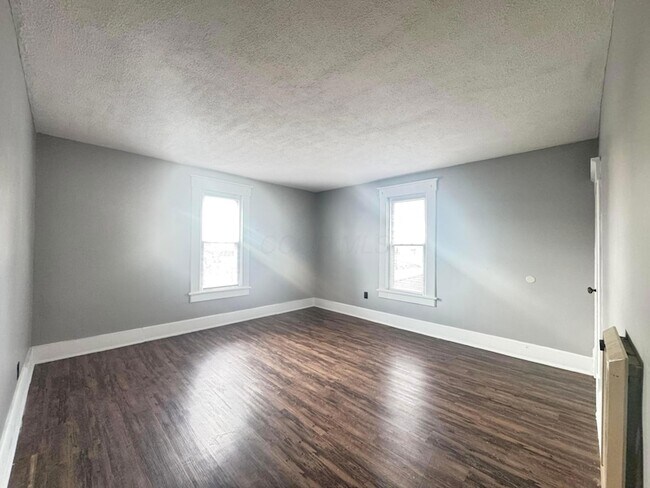 Building Photo - 617 E Main St