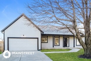 Building Photo - 5565 Meadow View Dr
