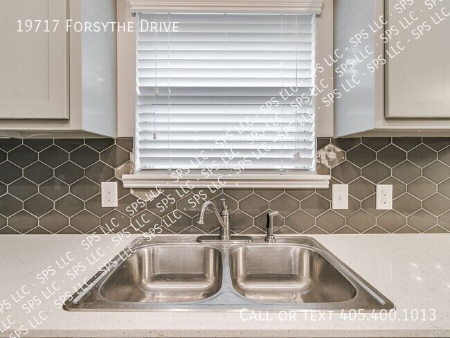 Building Photo - 19717 Forsythe Dr