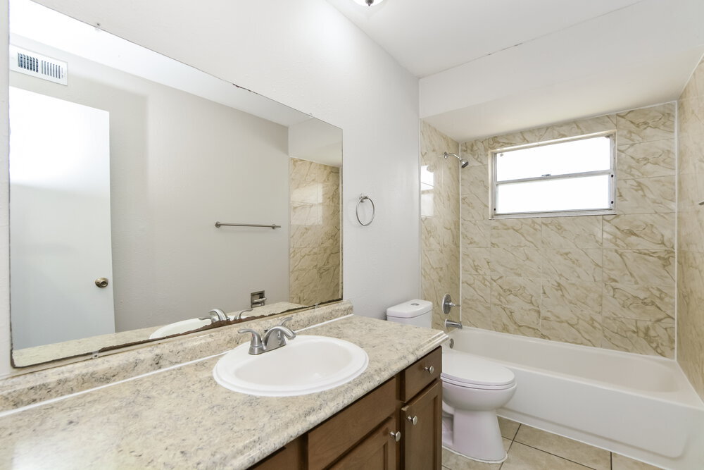 Building Photo - 8564 Cedar Cove Dr