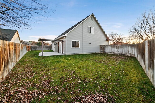 Building Photo - Gorgeous Two-Story Home in Star!