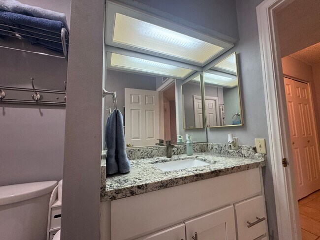 Building Photo - FURNISHED 2BR CONDO w/Utilities Water View Gated NO STAIRS