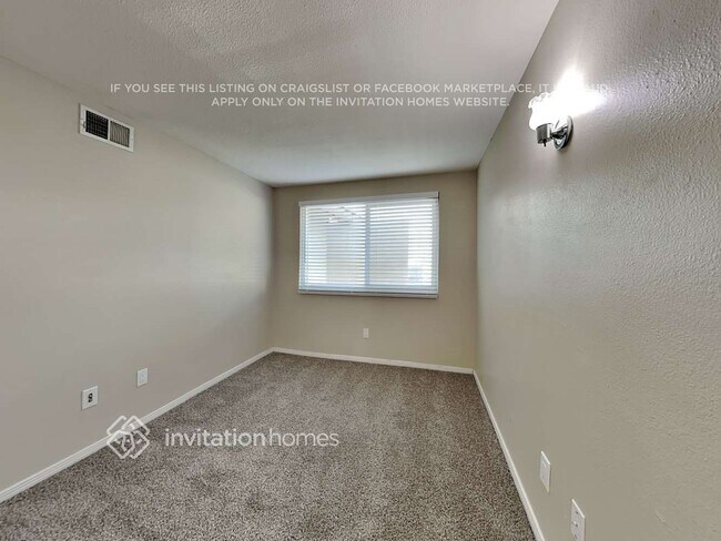 Building Photo - 27858 Crosspath Ave