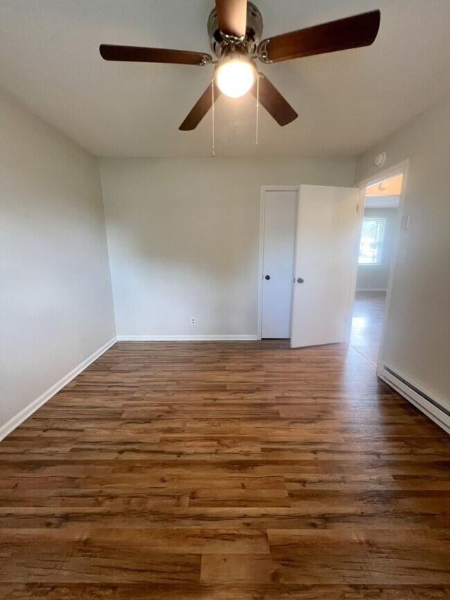 Building Photo - 109 Tandy Dr