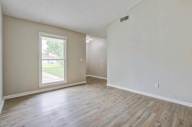 Primary Photo - 5156 Scarsdale Ave