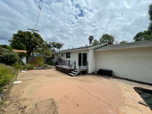 Building Photo - 405 Beaumont Dr