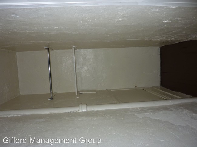 Building Photo - 410 W 35th St