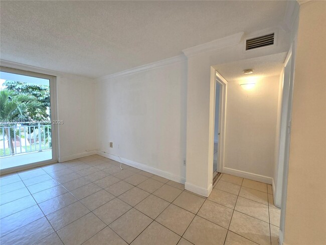 Building Photo - 6940 Miami Gardens Dr