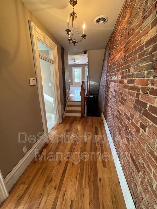 Building Photo - 1339 W North Ave