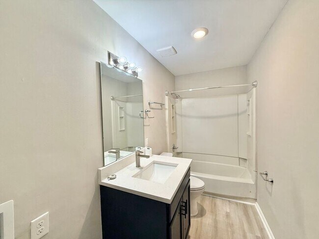 Building Photo - 102 Johnson St