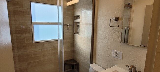 Building Photo - 2124 Maple Ave