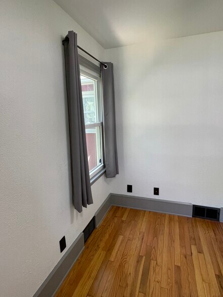Building Photo - 6603 34th Ave N