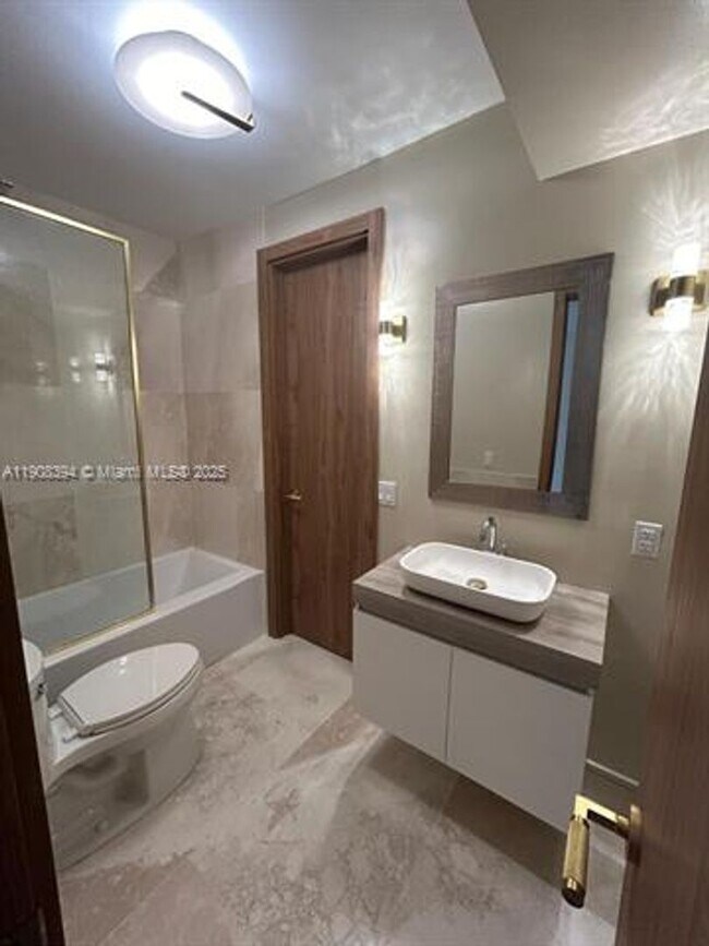 Building Photo - 1060 92nd St