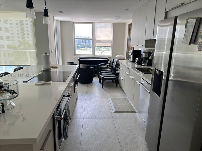 Building Photo - 2751 S Ocean Dr