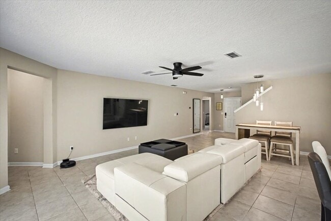 Building Photo - Beautiful Open Layout 4 Bed, 3 Full Bath | A True Masterpiece Backing to a Peaceful Pond with Mod...