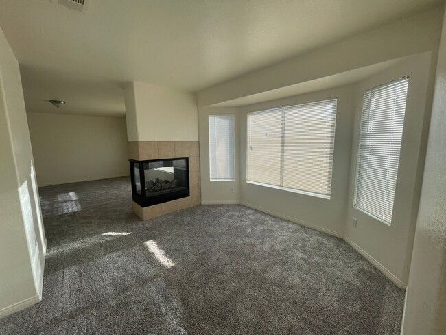 Building Photo - Victorville- Tanamera Home-  4 Bedrooms, 3...