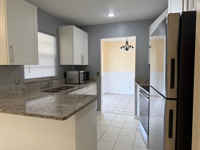 Building Photo - 4712 Dandelion Dr