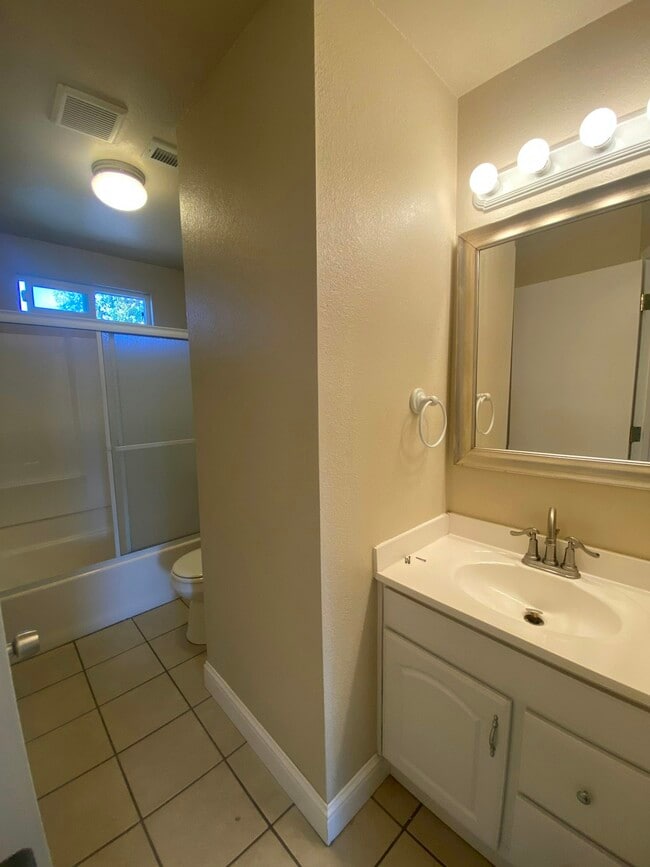 Building Photo - 17280 Markross Ct