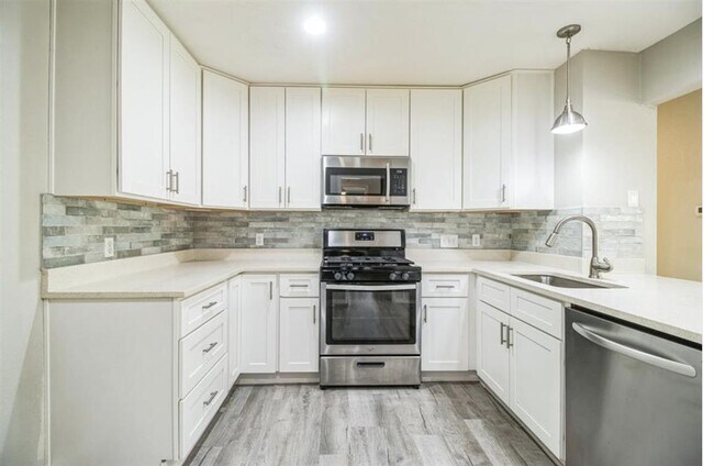 Building Photo - 12708 La Salle Dr