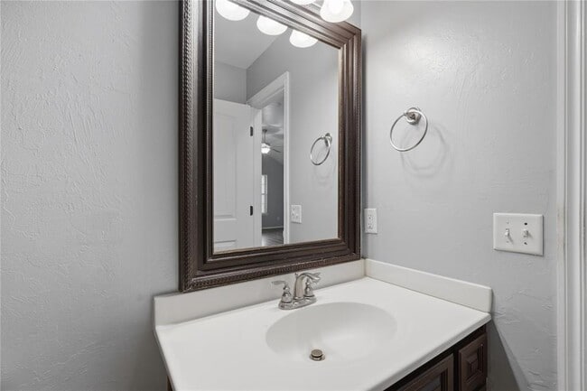 Building Photo - 605 Inverleith Cir