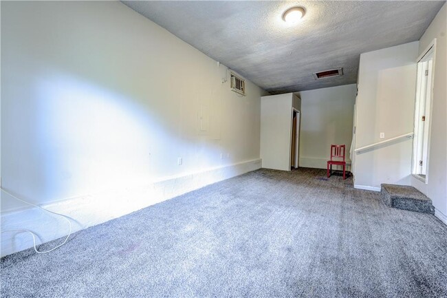 Building Photo - 5904 Heatherwood Ln