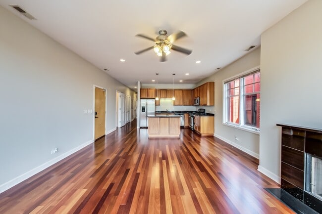 Building Photo - Available July 1st - 3 Bedroom in Wicker Park