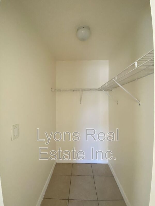 Building Photo - 4622 15th St SW