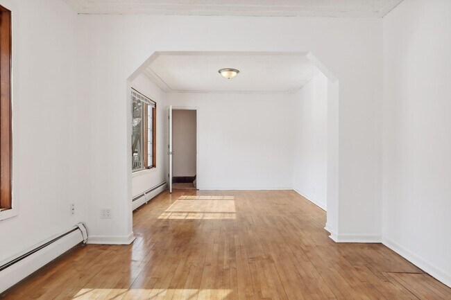 Building Photo - 1119 Matilda St