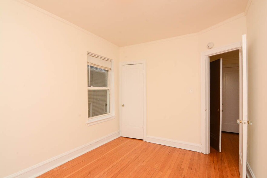Building Photo - 2948 N Albany Ave