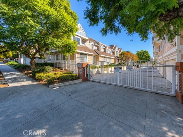 Building Photo - 13750 Hubbard St