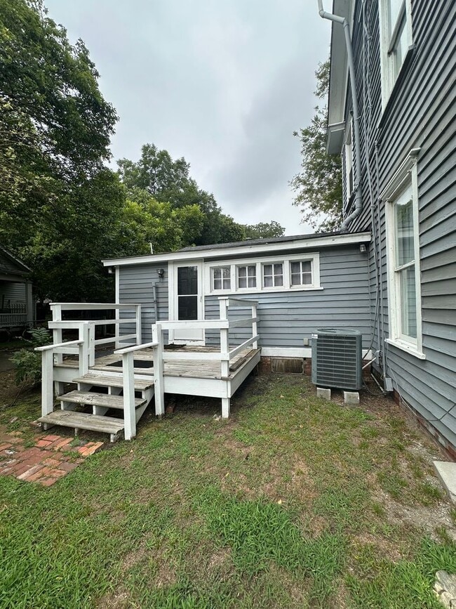 Building Photo - Historic 3 Bed 2 Bath Home in Downtown Was...