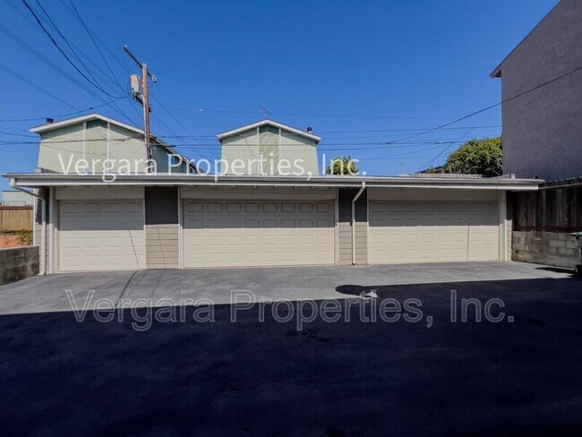 Building Photo - 2513 Ruhland Ave