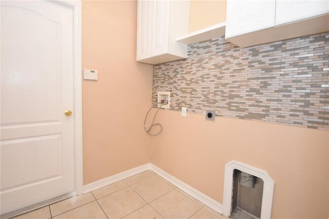 Building Photo - 13 Sergeant Ct