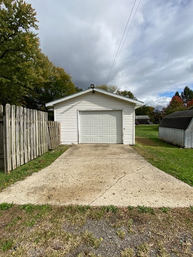 Building Photo - Beautiful 2 Bedroom Single Family Home in ...