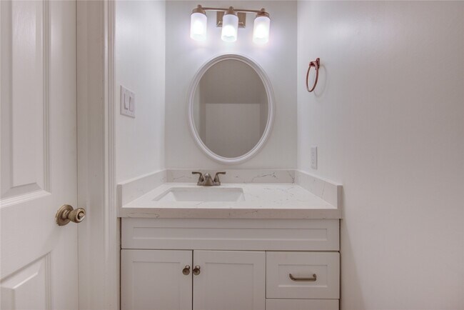 Building Photo - 902 Mesa Terrace Dr