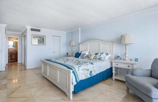 Building Photo - 3546 S Ocean Blvd