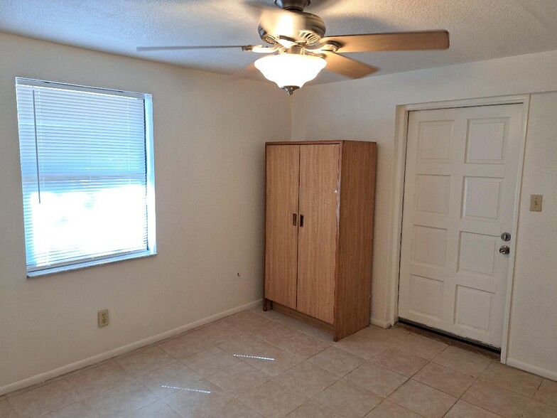 2nd bedroom, backdoor. - 1314 Sunset Point Rd