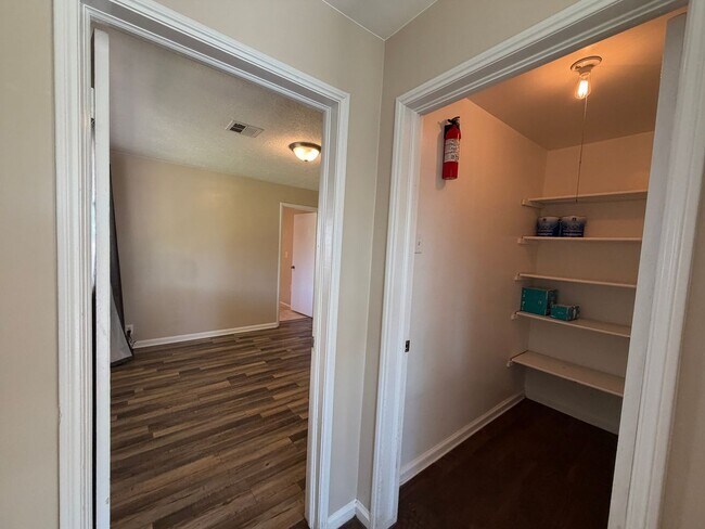 Building Photo - CHARMING HOME FOR RENT IN DOWNTOWN ST. GEORGE!