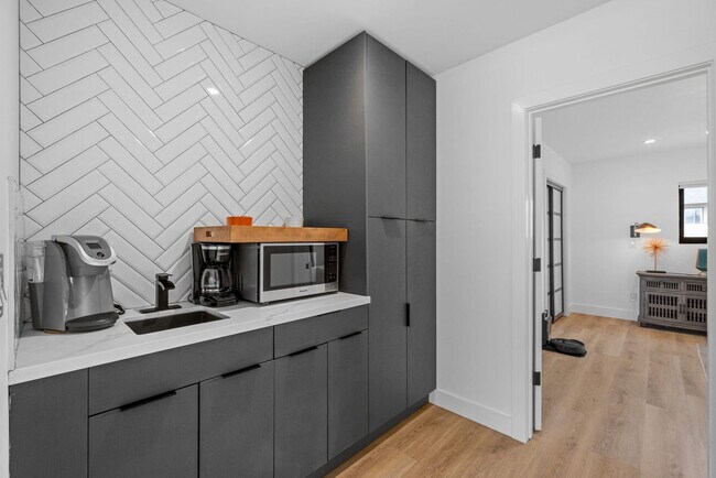 Building Photo - 3470 Carlsbad Blvd