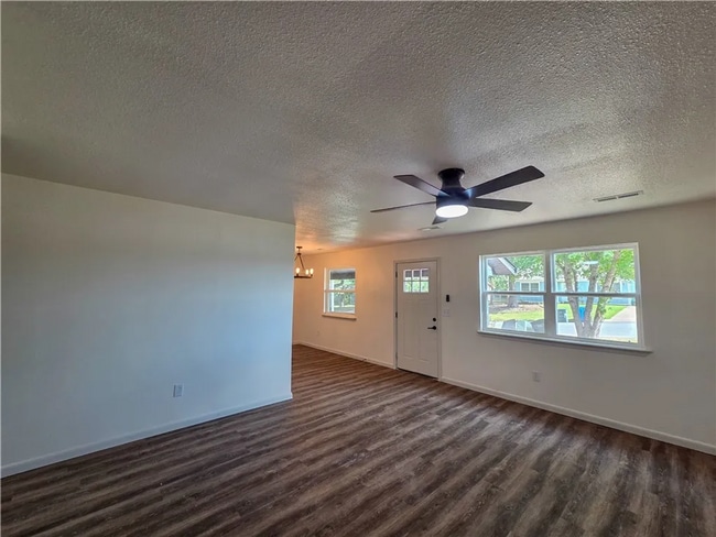 Building Photo - 412 W Swallow Cir